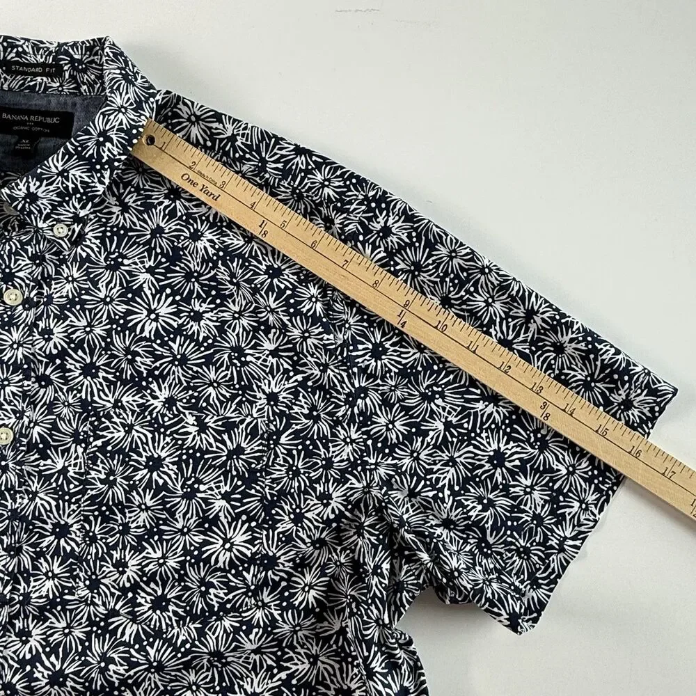 BANANA REPUBLIC Short Sleeve Button Down Shirt Mens XL Dark Blue White Starburst